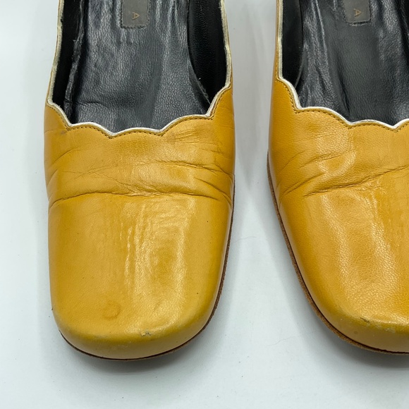Vintage Paloma Barcelona Mustard Yellow Leather Scalloped Edge Pumps Size 6 - Picture 6 of 7